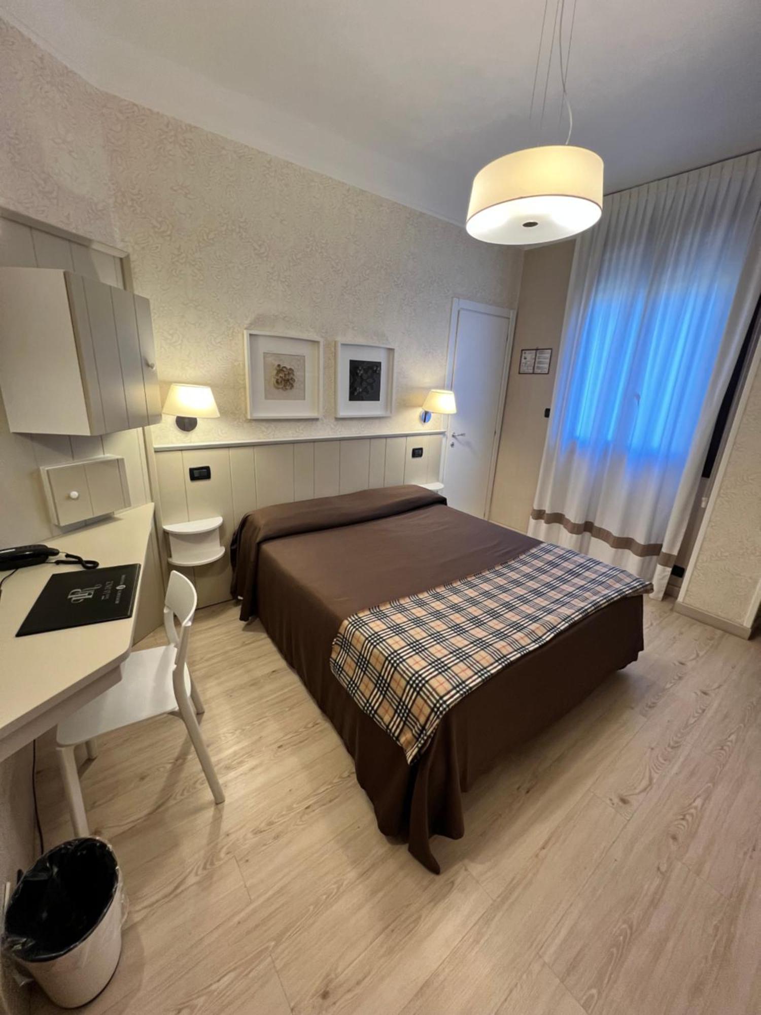 Hotel La Pace San Mauro Torinese Exteriör bild